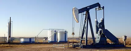 Controllo della schiuma per la lavorazione di petrolio e gas
